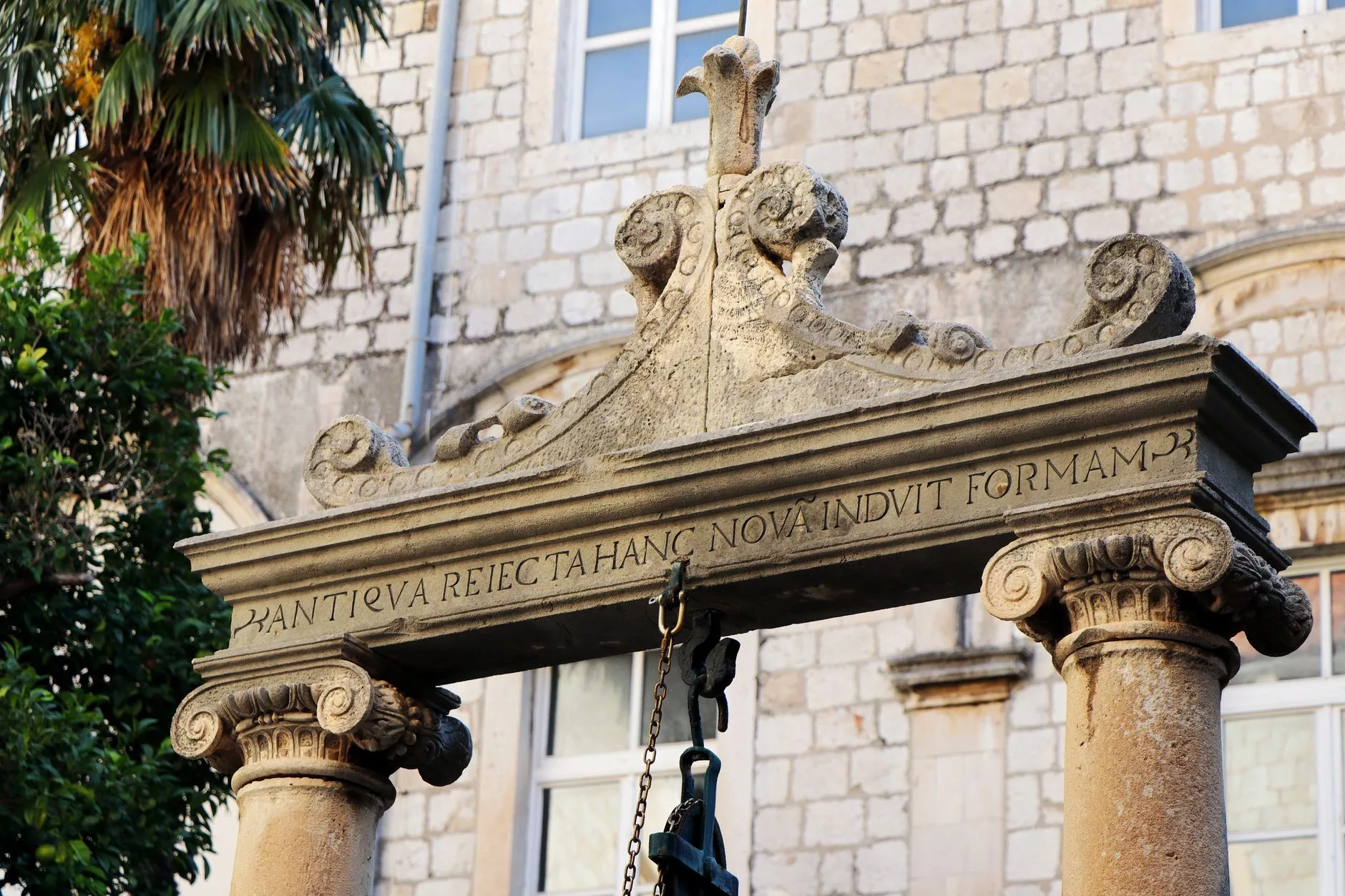 Dubrovnik Rektör Sarayı avlusu