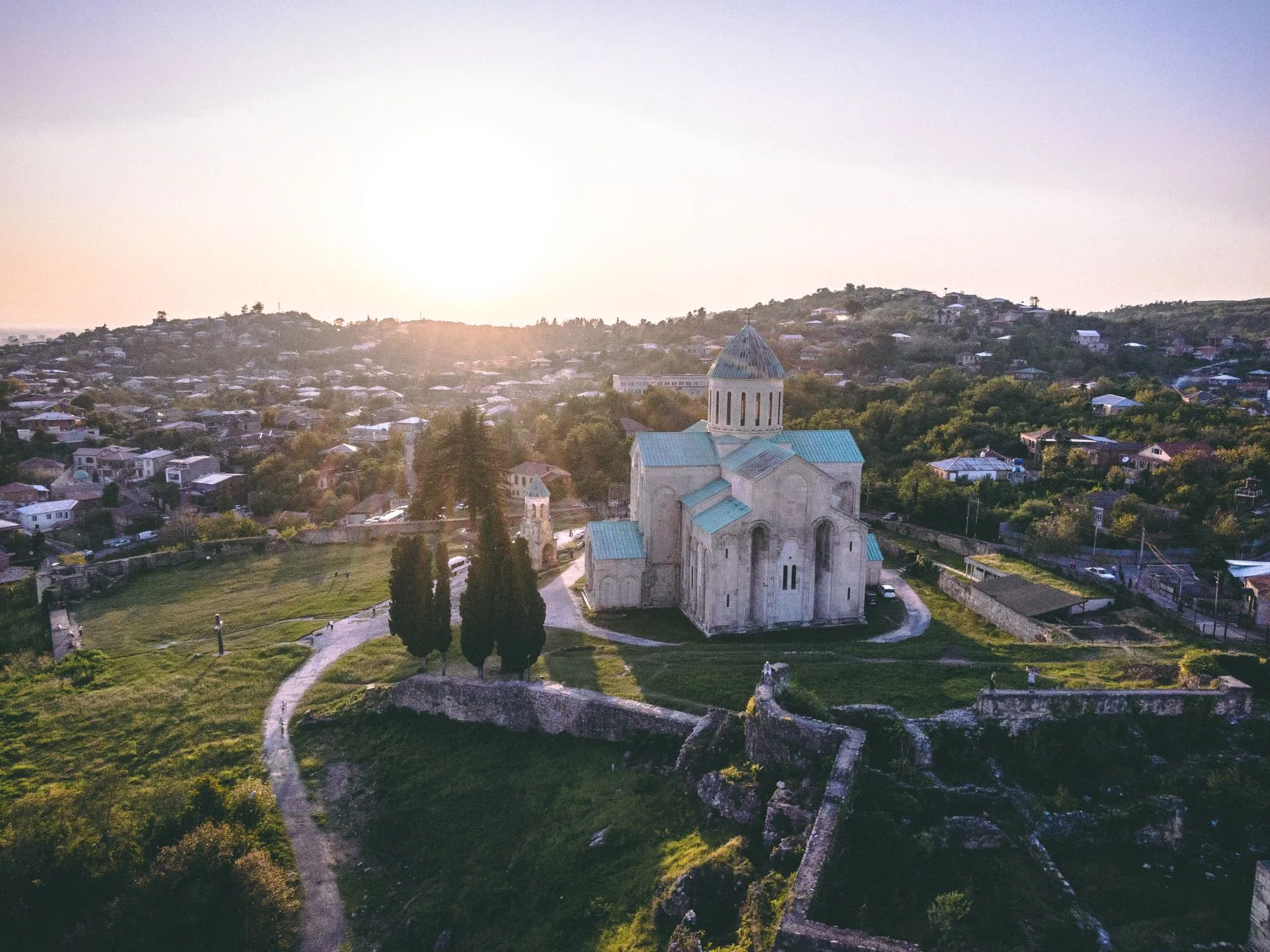 Kutaisi Bagrati Katedrali genel görünümü